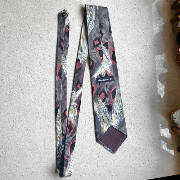 Halston III Necktie  Abstract Pattern  3 7/8" Wide Vintage Silk Y2K Geometric - Picture 2 of 7